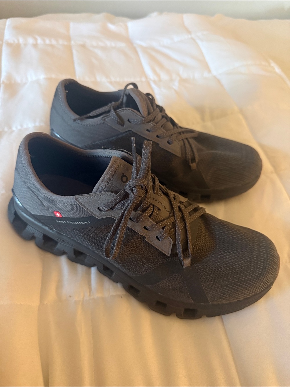 On Running Men’s Cloud-style Black Lace-Up Sneakers